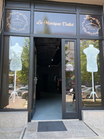 La Monique Outlet Strada Marchian 3