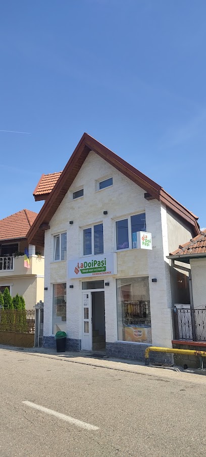 La doi paşi Sat cristur